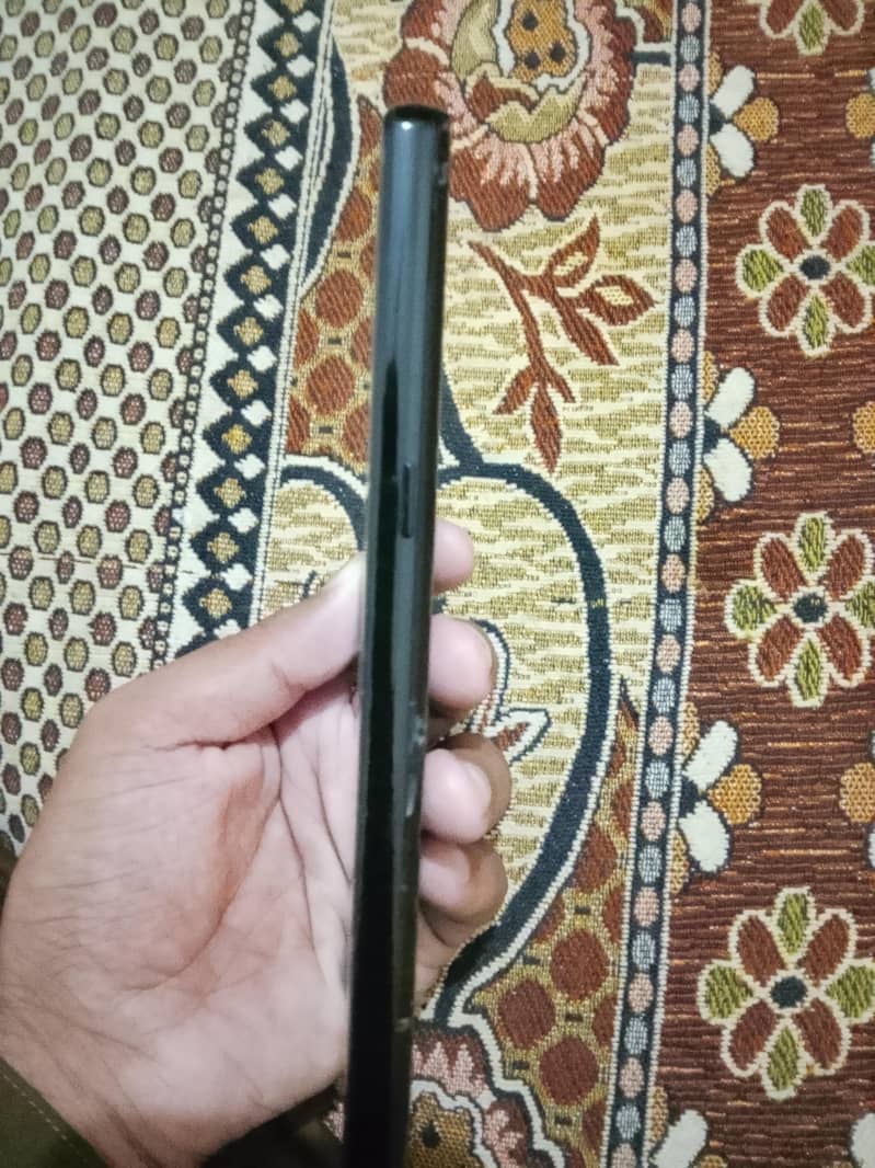 Samsung Mobile Note 8 panel 3