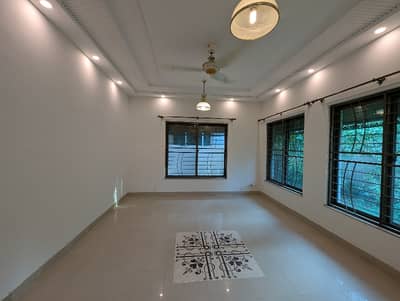 16-Marla 3-Bedroom's Single Story | Fully Renovated | House Available For Sale.