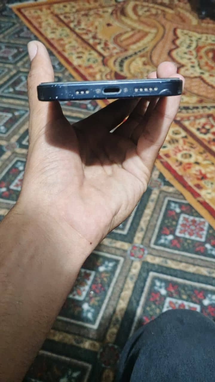 Apple iPhone 12 4