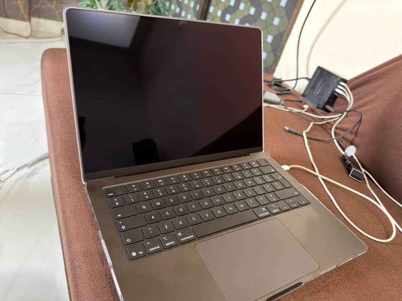 Apple Macbook Pro M5 Pro 3