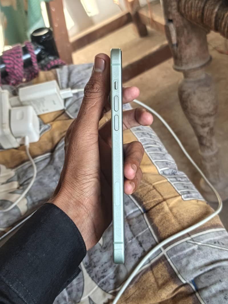 iPhone 15 plus 1