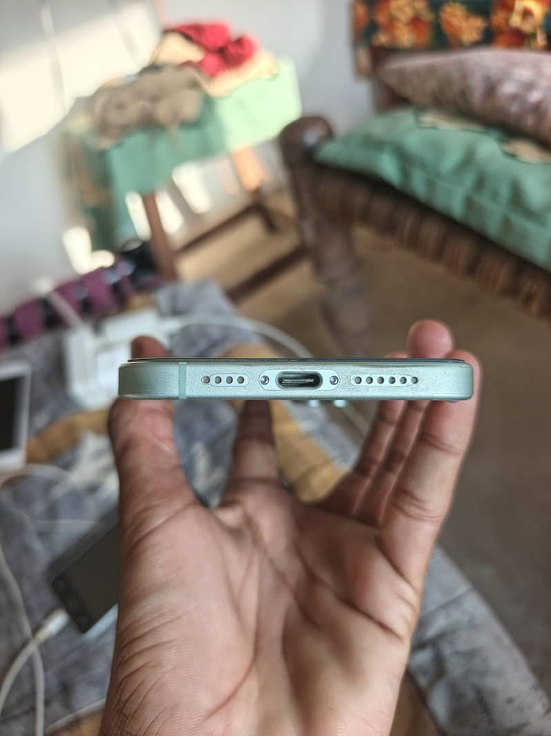 iPhone 15 plus 2