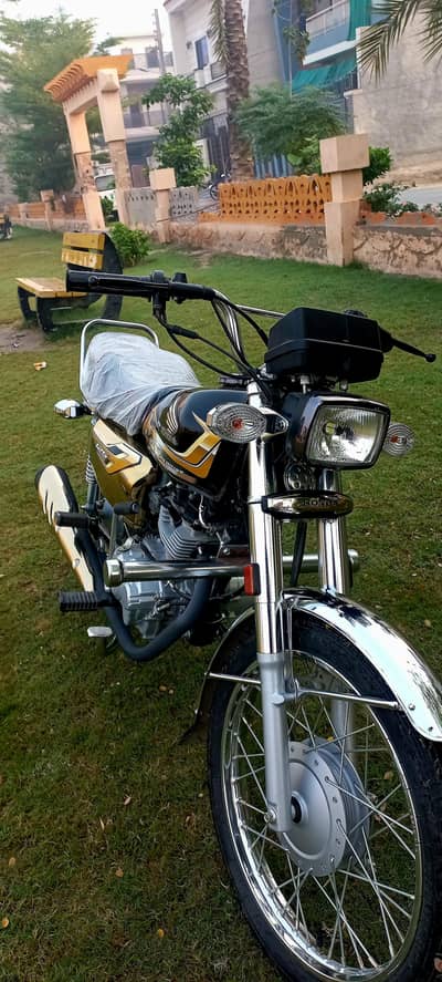 HONDA CG 125 GOLD EDITION – BLACK | 2026 Model