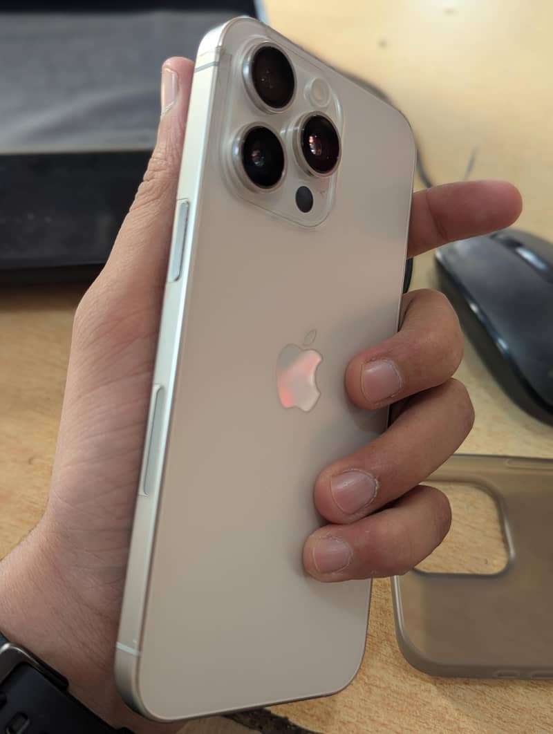 Apple iPhone 15 Pro Max 2