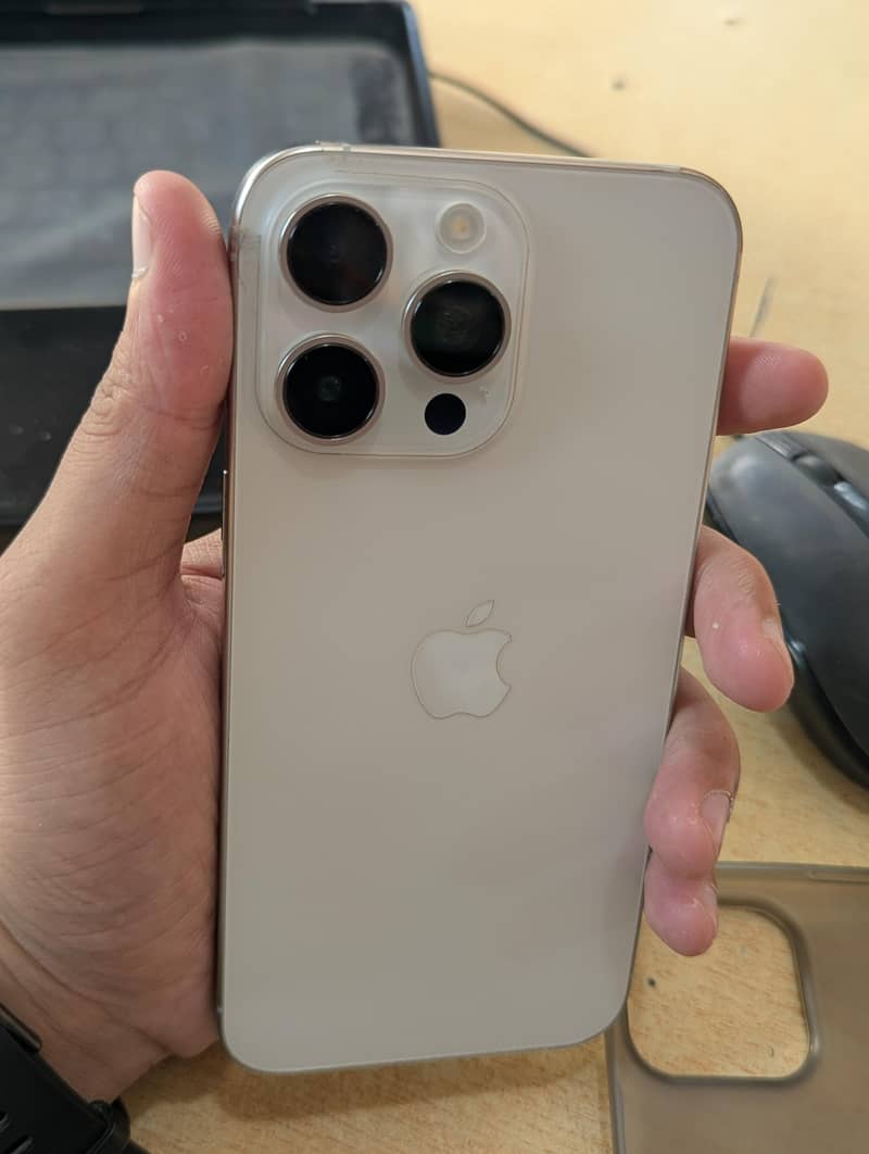 Apple iPhone 15 Pro Max 0
