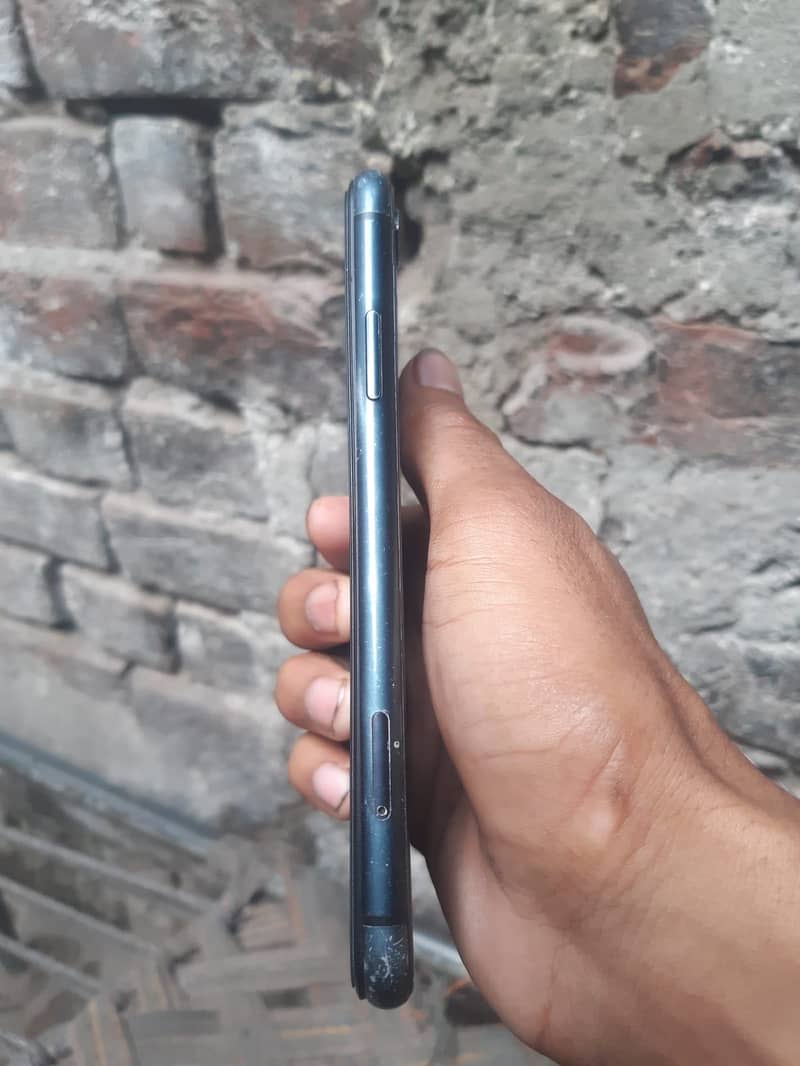 Apple iPhone XR 1