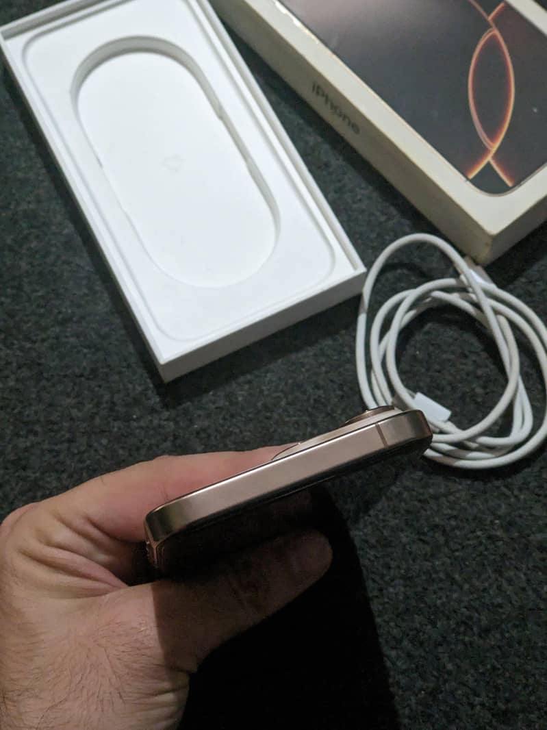 Apple iPhone 16 Pro Max 5
