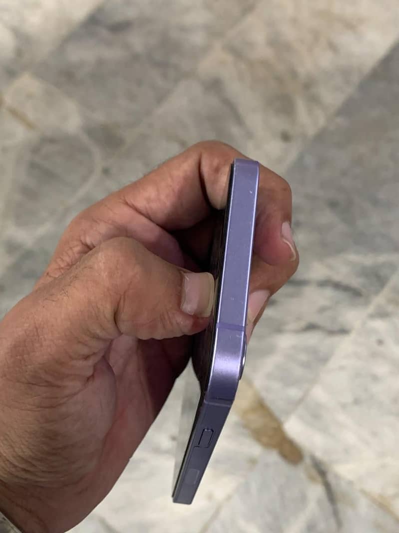 Apple iPhone 12 4