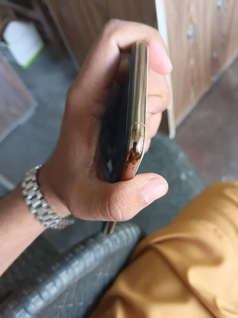 Apple iPhone 11 Pro Max 0