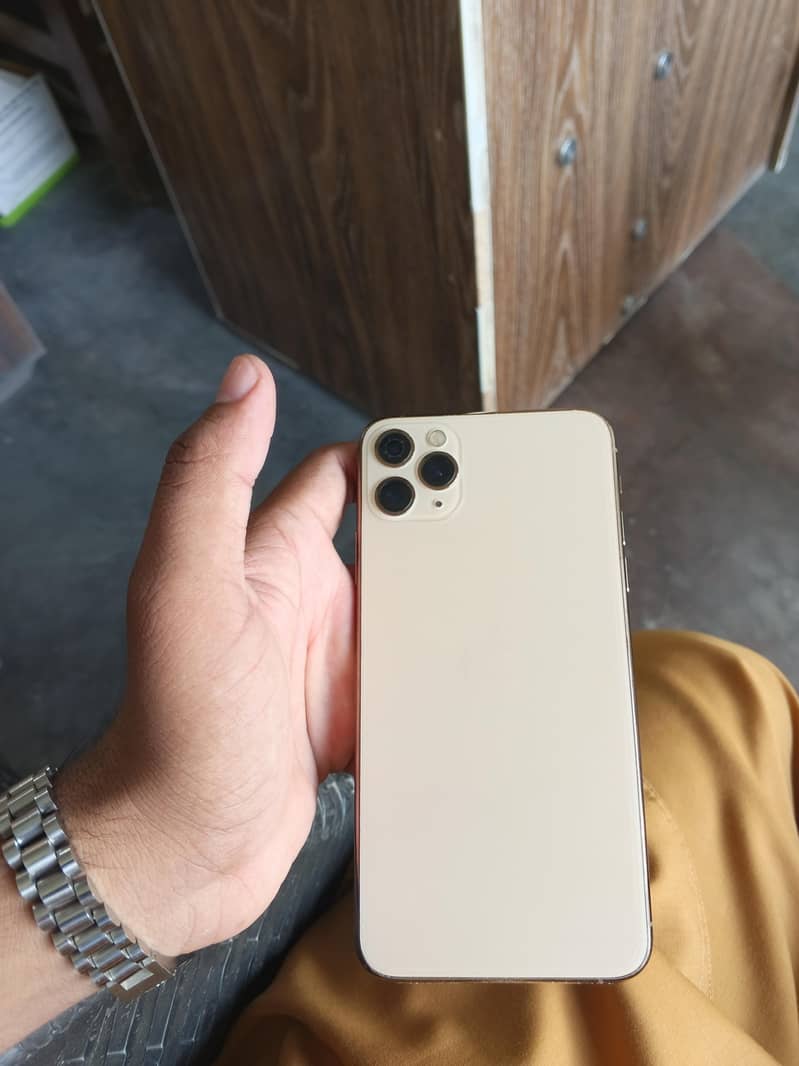 Apple iPhone 11 Pro Max 2