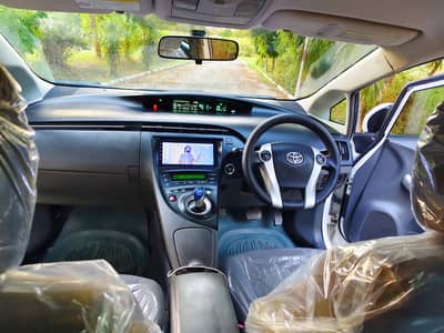 Toyota Prius Hybrid Model 2011/15 G. LED Full Option