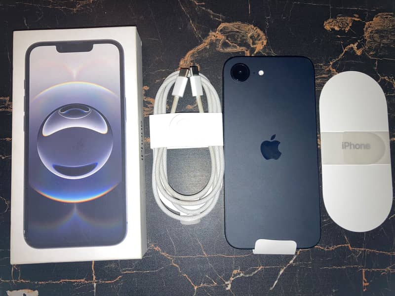 Apple iPhone 16e 128gb 3