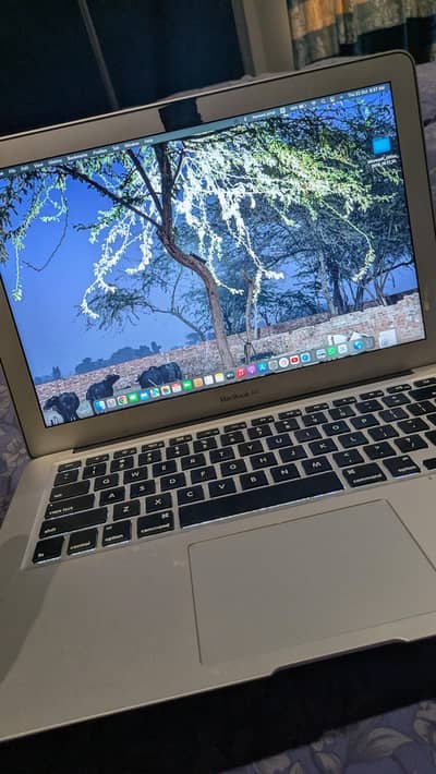 MacBook air 10/10 condition