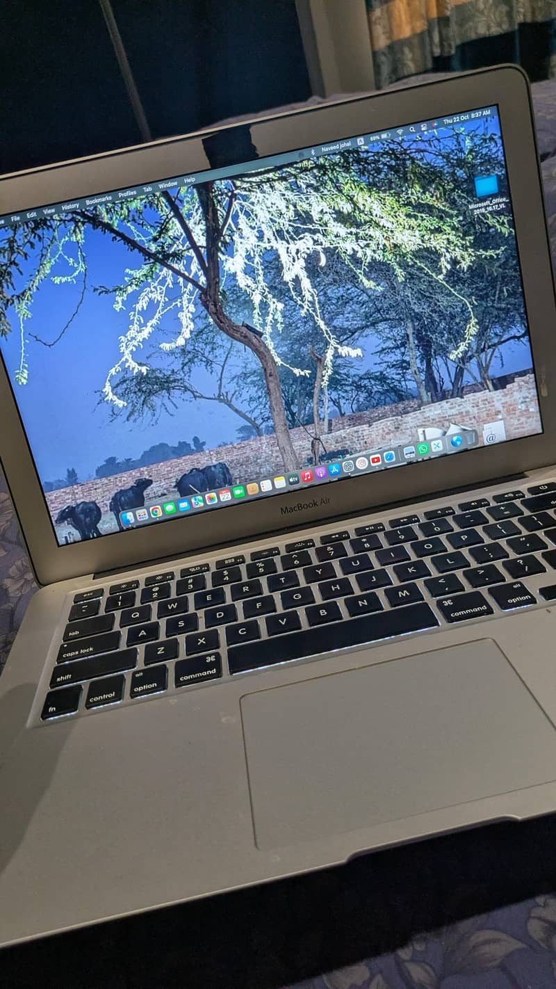 MacBook air 10/10 condition 0