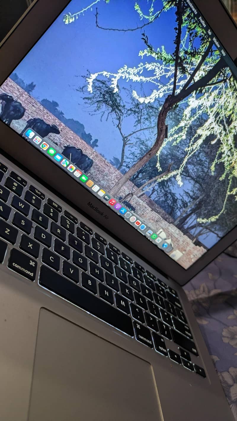 MacBook air 10/10 condition 1