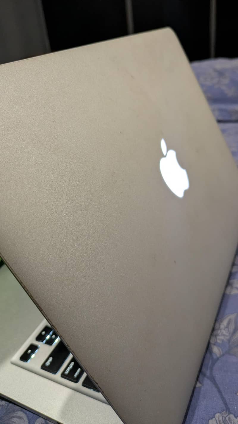 MacBook air 10/10 condition 3