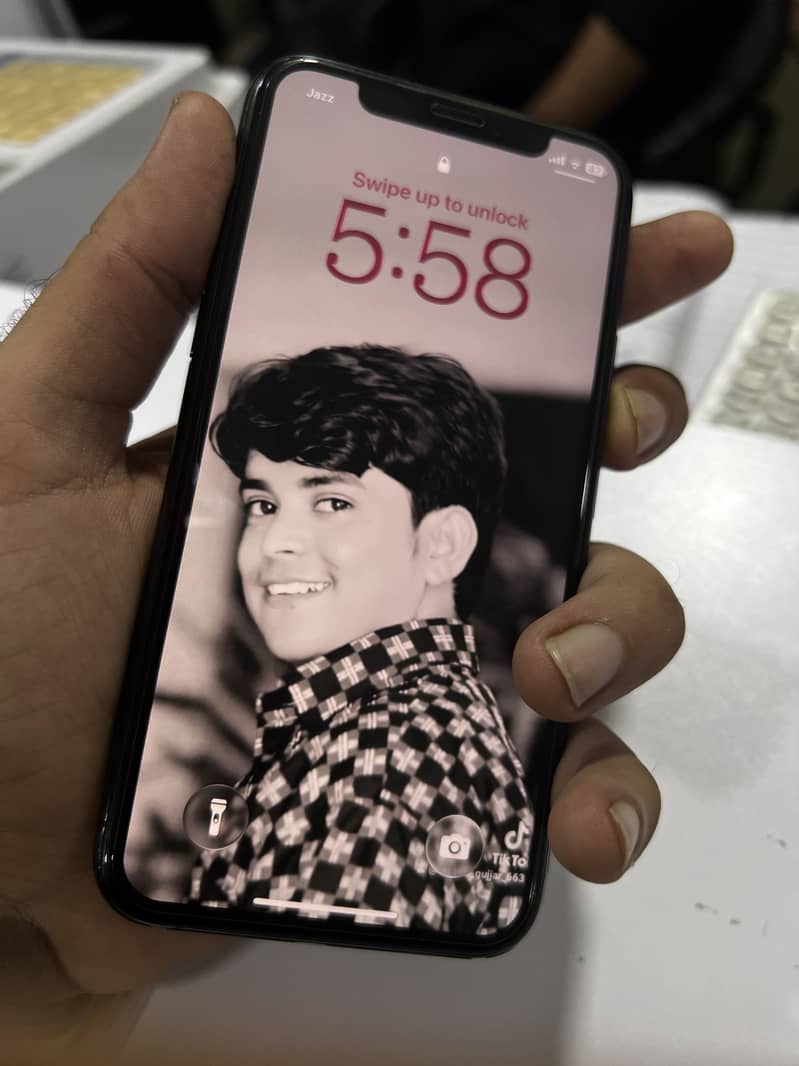 Apple iPhone 11 Pro 4
