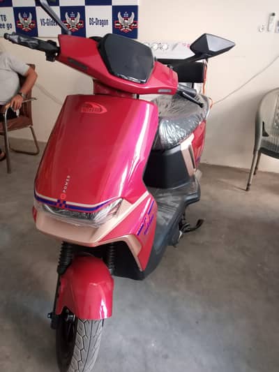 United Smart Pro Electric Scooter - Like New Condition (1,089 KM Only