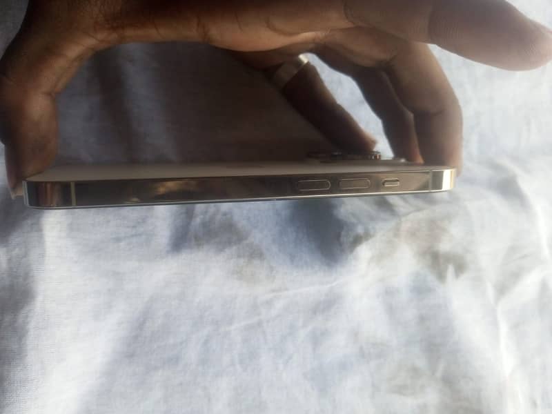 Apple iPhone 14 Pro 4