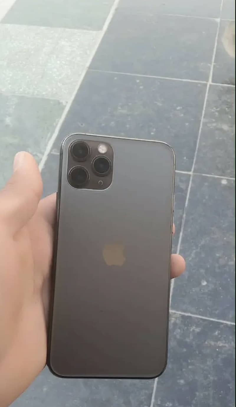 Apple iPhone 11 Pro 4