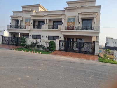 10 M classical house in Royal Orchard Overseas,  Multan is for sale.