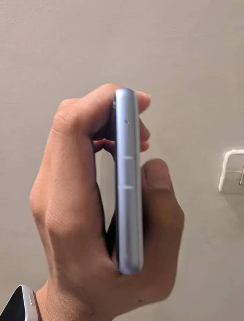 Google pixel 7a 5