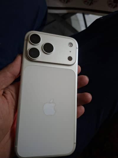 IPhone 17 Pro Max Icloud locked