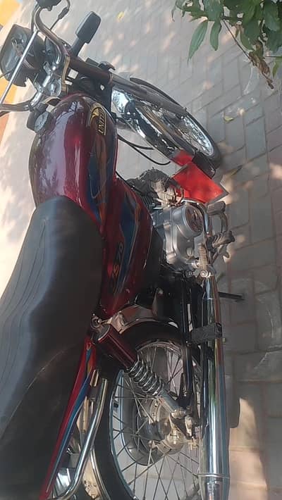Bike boht achi h koi msla nai h all documents clear