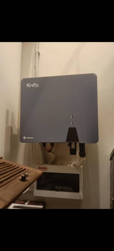 solar invertor in good condition for sale