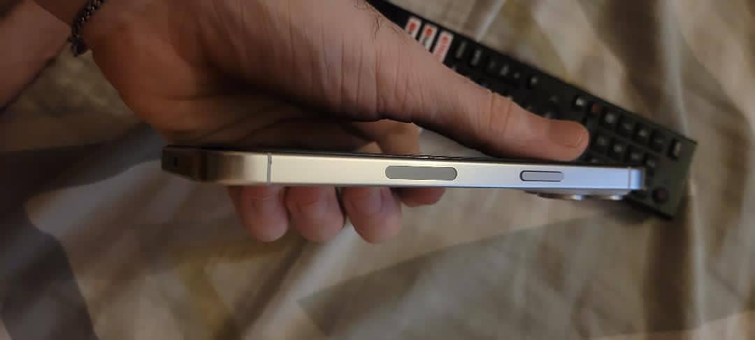 Apple iPhone 15 Pro Max 2