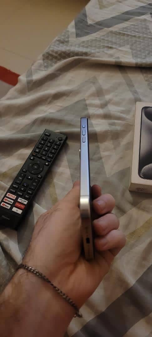 Apple iPhone 15 Pro Max 3