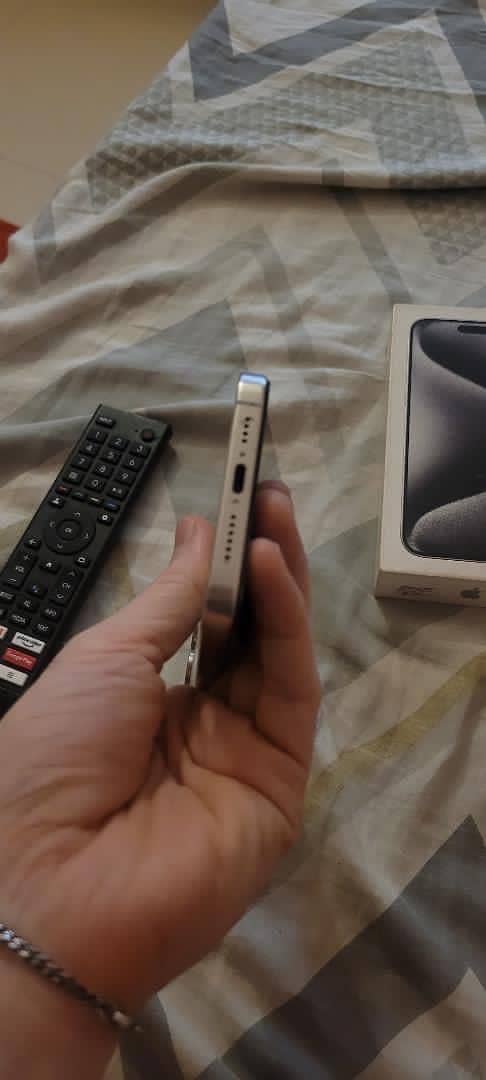 Apple iPhone 15 Pro Max 6