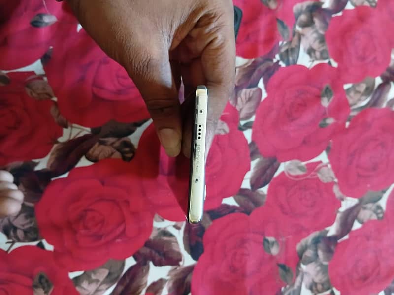 Tecno CAMON 40 Pro complete box 1