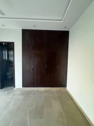 10 MARLA NON FURNISHED UPER PORTION FOR RENT IN BAHRIA TOWN LAHORE