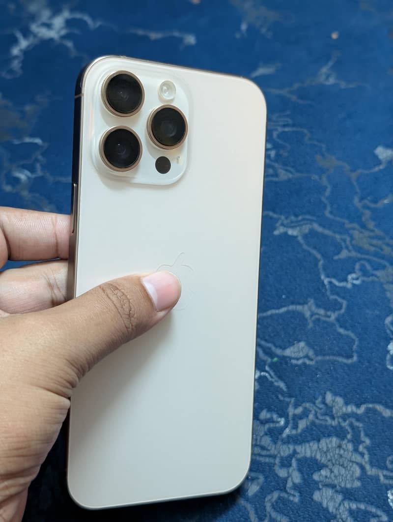 Apple iPhone 16 Pro Max 0