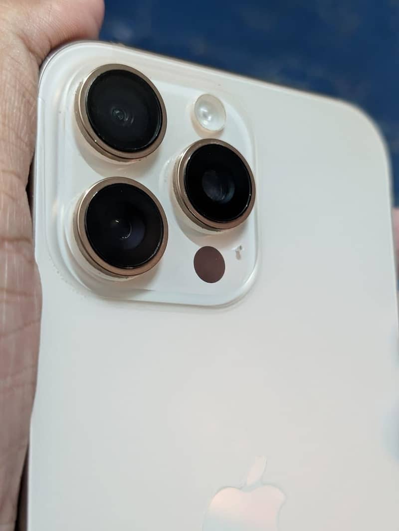 Apple iPhone 16 Pro Max 5