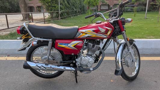 HONDA CG 125 URGENT FOR SALE 2025 MODEL PRICE 205000. ICHRA LAHORE