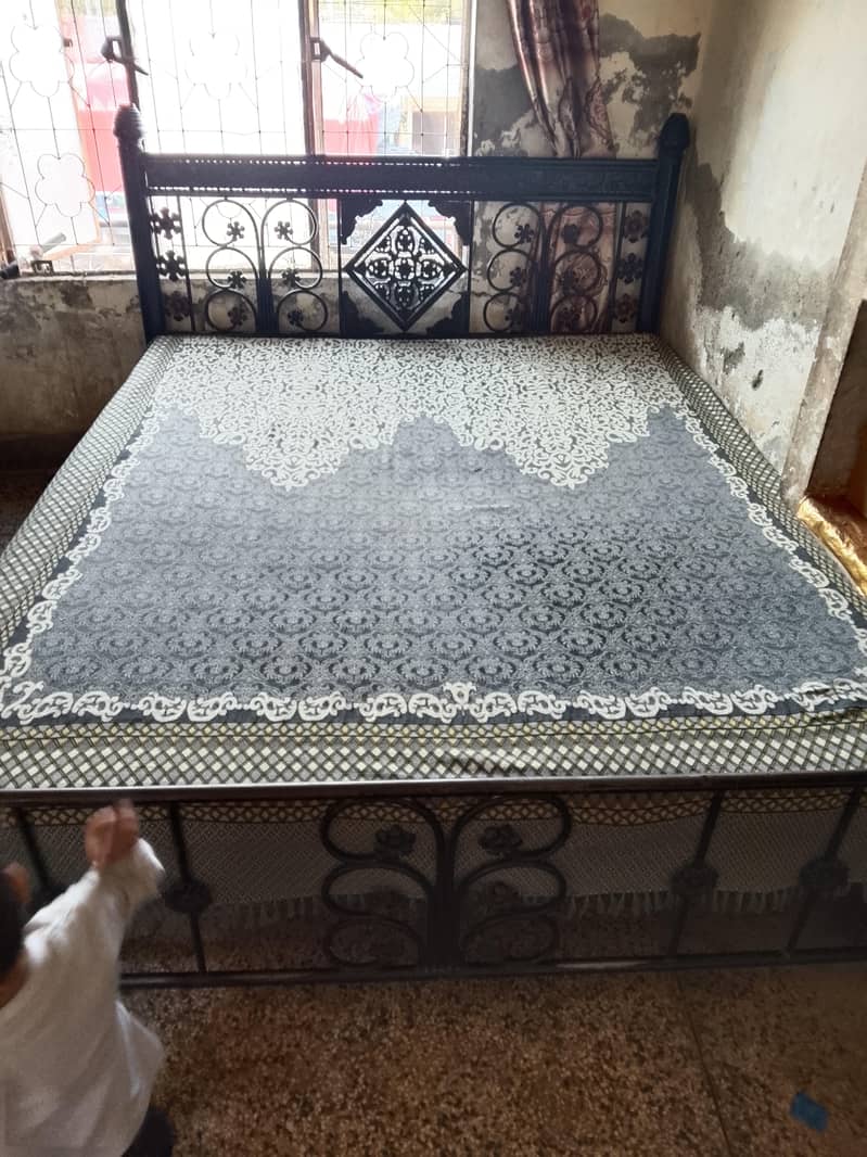 Iron bed 0