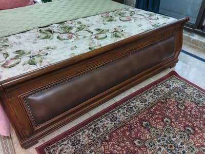 Double bed King size with side tables