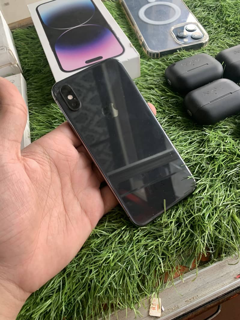 Apple iPhone XS 1