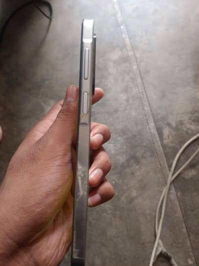 samsung a17 8.256. aik bi scratch nhi