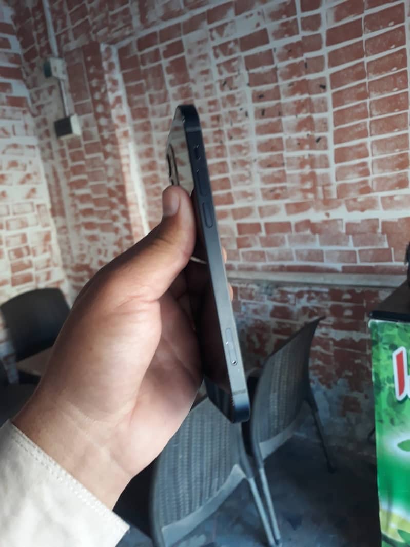 Apple iPhone 12 2