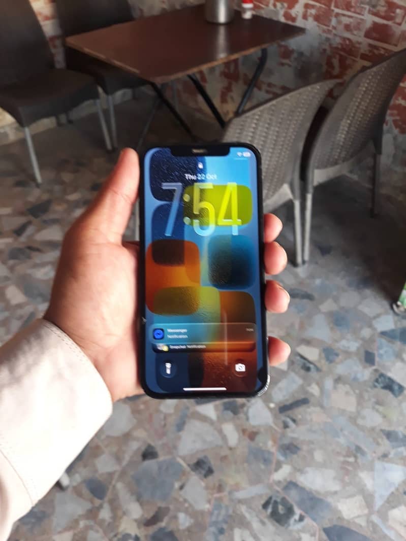 Apple iPhone 12 3