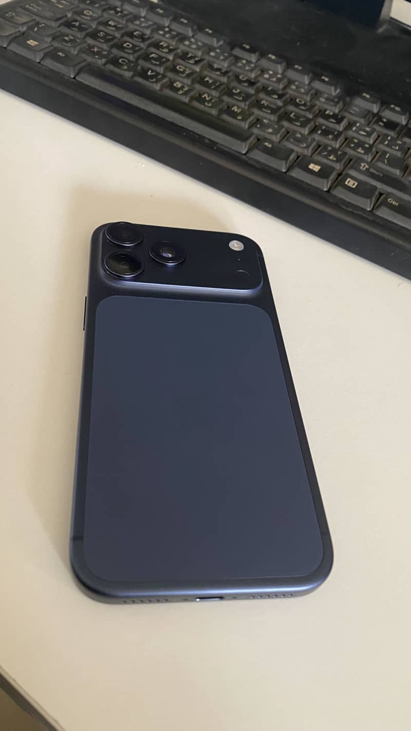 Apple iPhone 17 Pro Max 0
