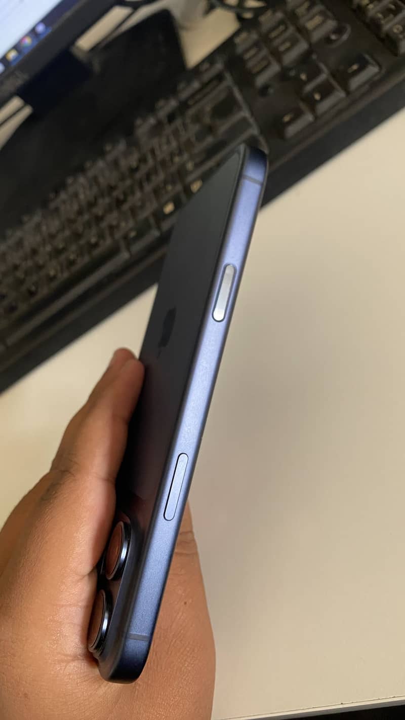 Apple iPhone 17 Pro Max 4