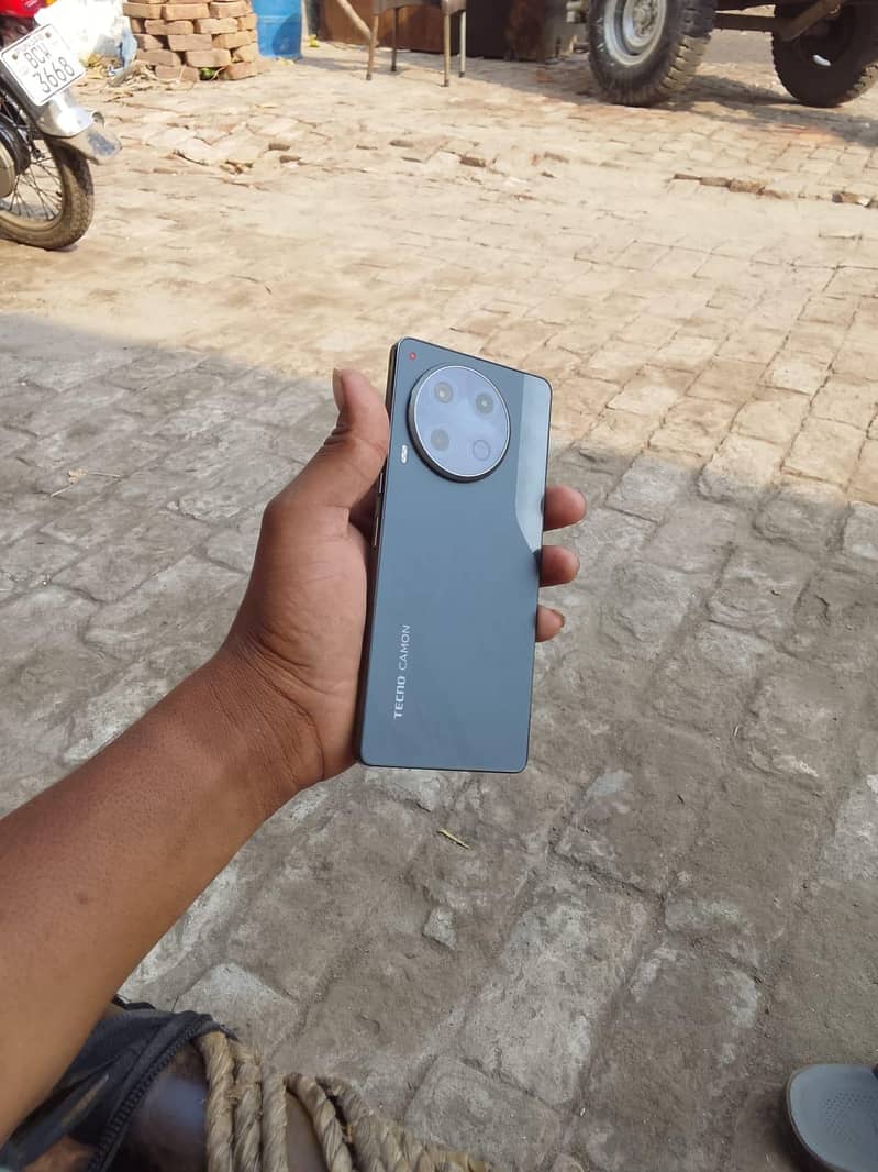 Tecno CAMON 30 1