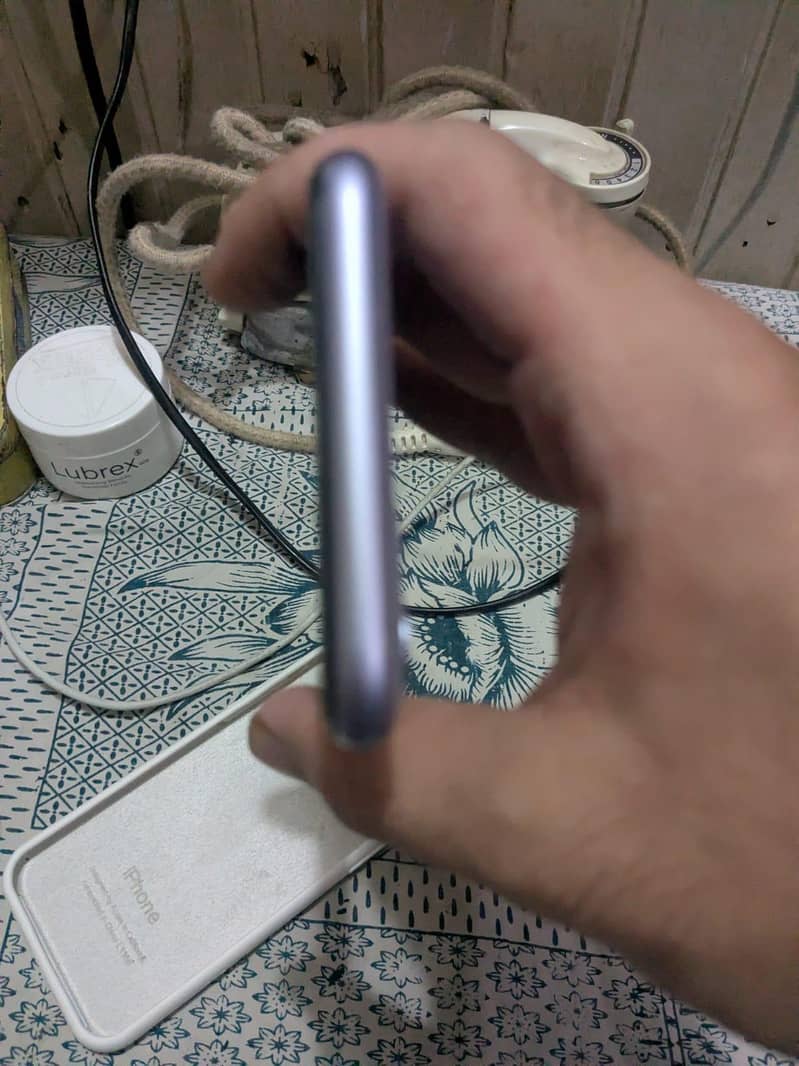 Apple iPhone 11 3
