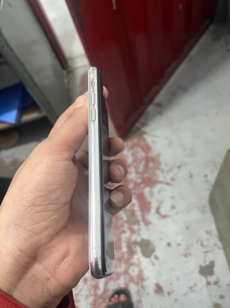 Apple iPhone X 3
