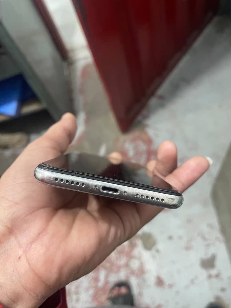 Apple iPhone X 4