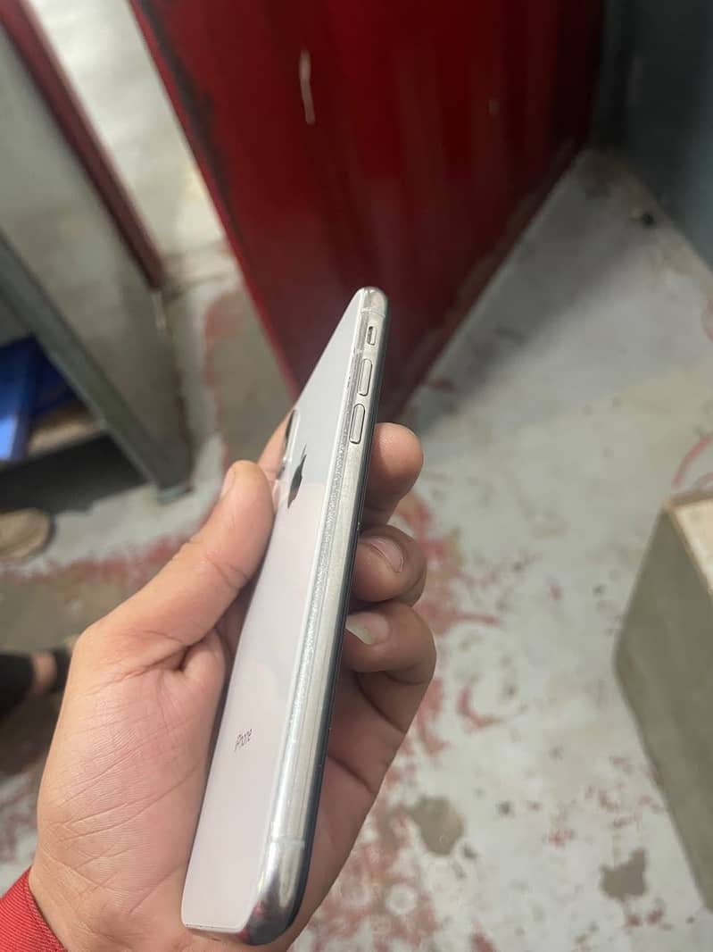 Apple iPhone X 6